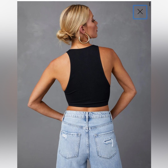 Cutout crop top 🖤 - Picture 3 of 5